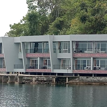 Tiara Bunga Hotel & Villa Balige Exterior photo