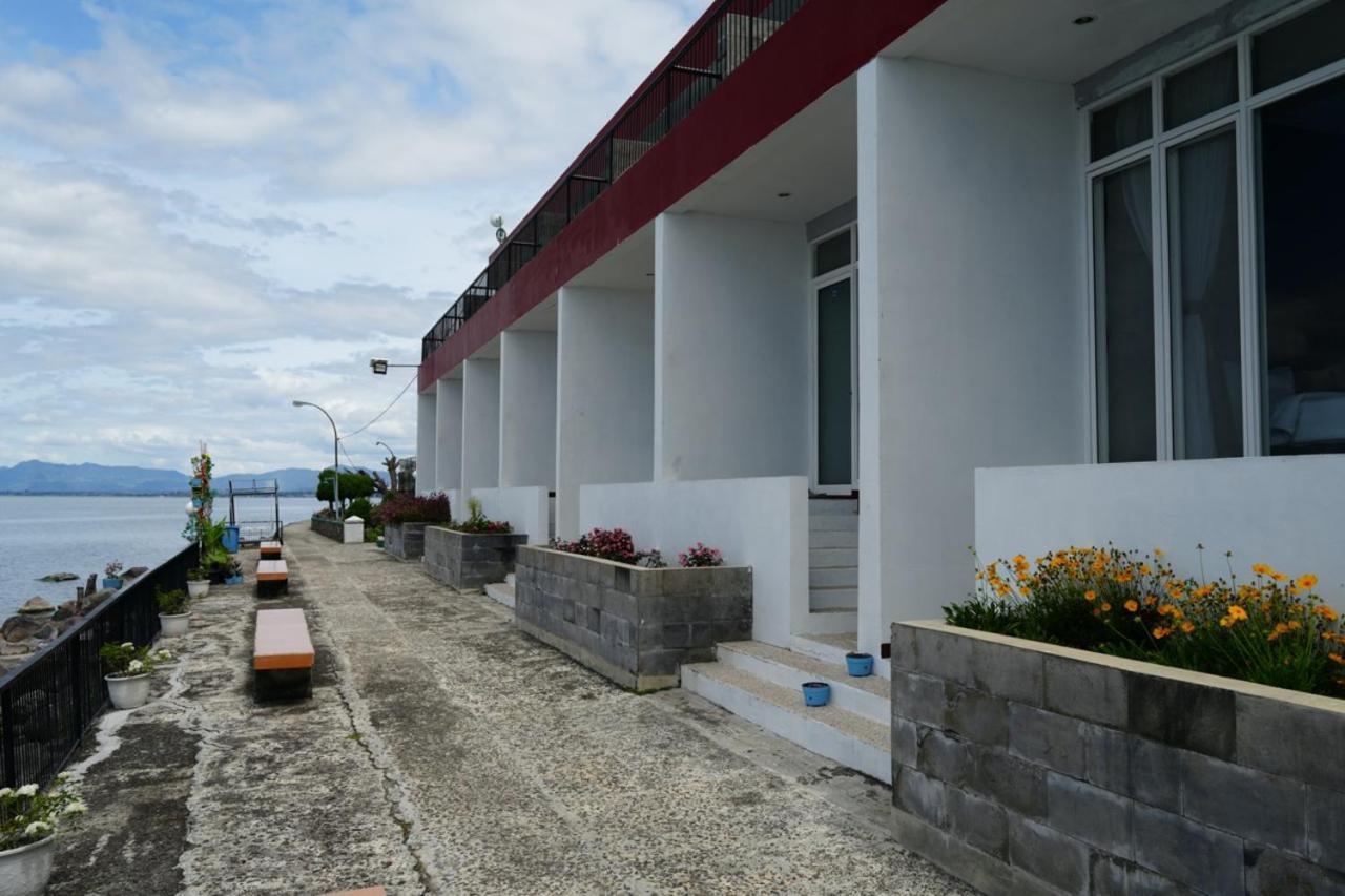 Tiara Bunga Hotel & Villa Balige Exterior photo