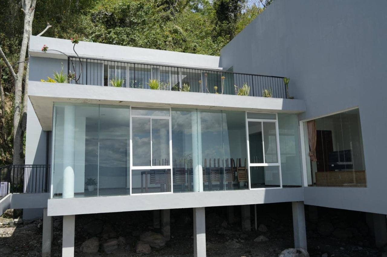Tiara Bunga Hotel & Villa Balige Exterior photo