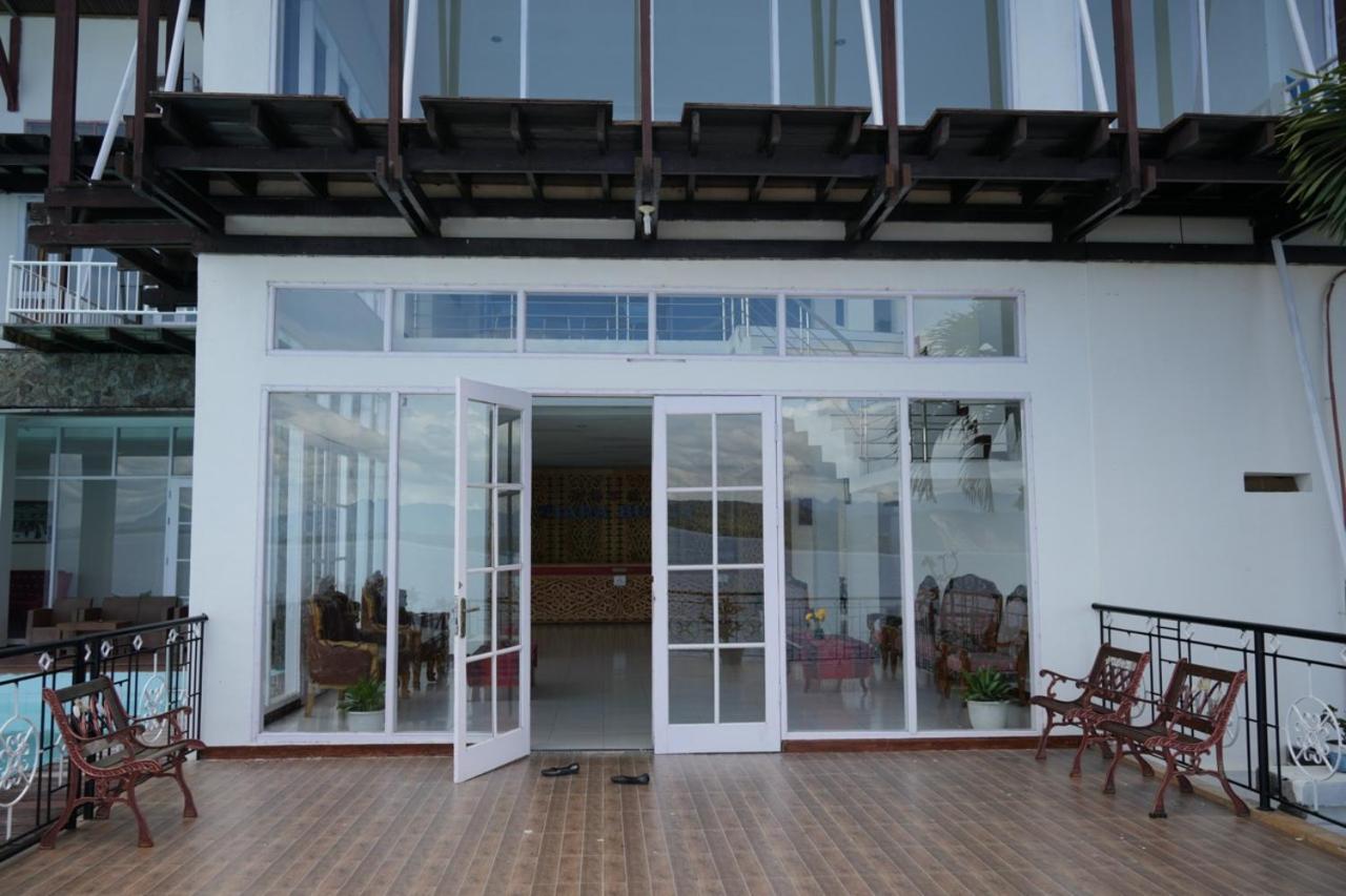 Tiara Bunga Hotel & Villa Balige Exterior photo