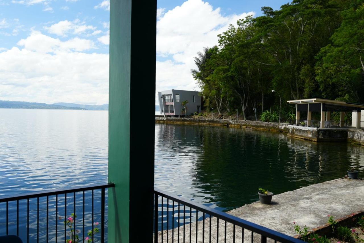 Tiara Bunga Hotel & Villa Balige Exterior photo