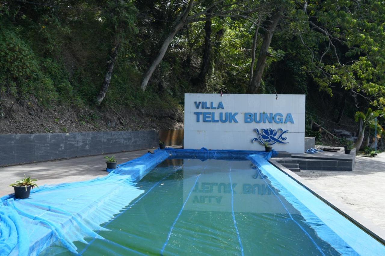 Tiara Bunga Hotel & Villa Balige Exterior photo
