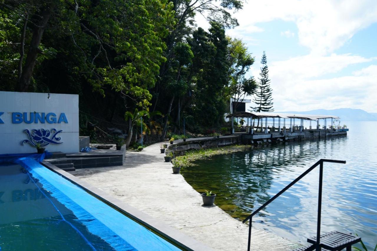 Tiara Bunga Hotel & Villa Balige Exterior photo