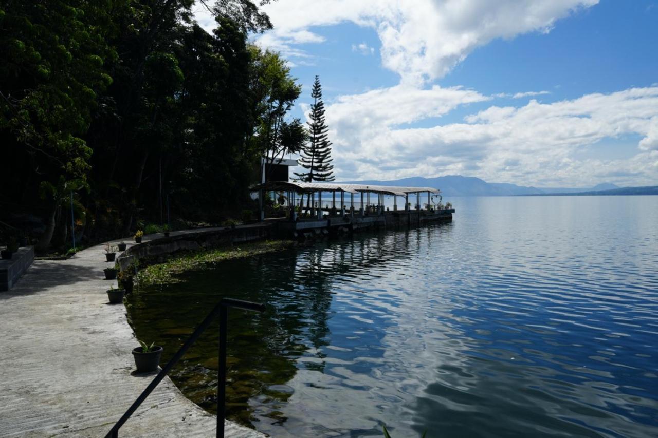 Tiara Bunga Hotel & Villa Balige Exterior photo