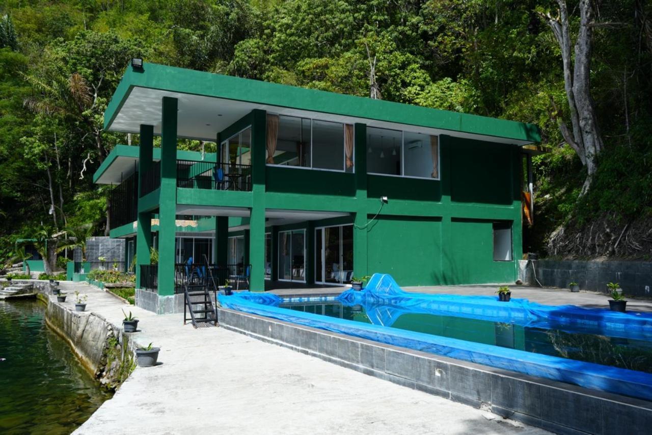 Tiara Bunga Hotel & Villa Balige Exterior photo