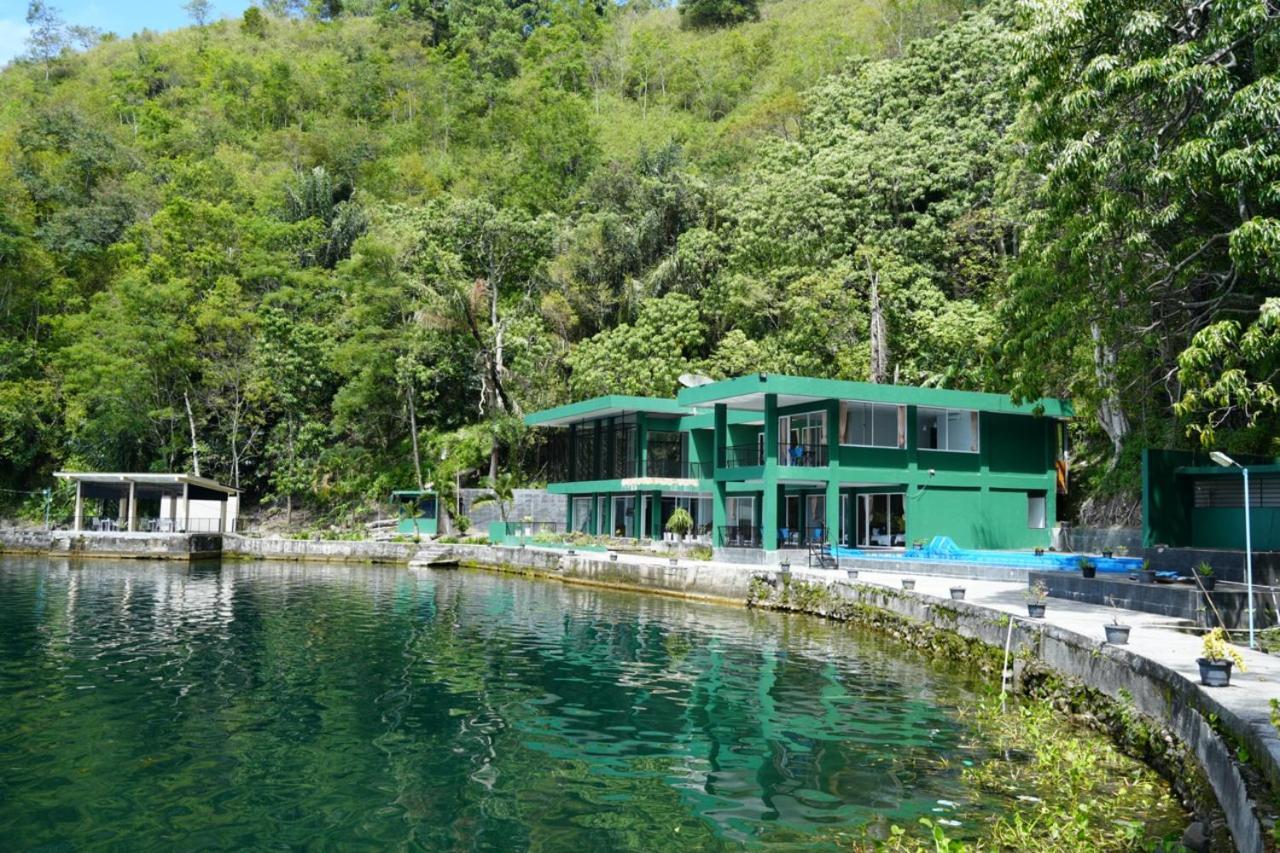 Tiara Bunga Hotel & Villa Balige Exterior photo