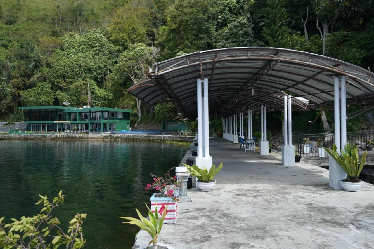 Tiara Bunga Hotel & Villa Balige Exterior photo