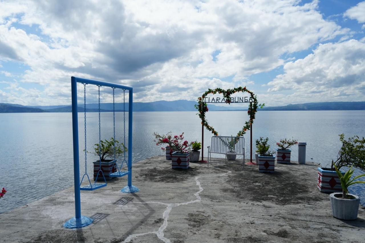 Tiara Bunga Hotel & Villa Balige Exterior photo