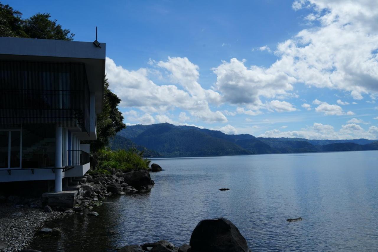 Tiara Bunga Hotel & Villa Balige Exterior photo