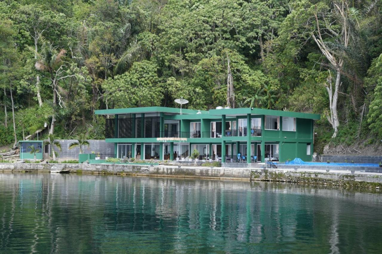 Tiara Bunga Hotel & Villa Balige Exterior photo
