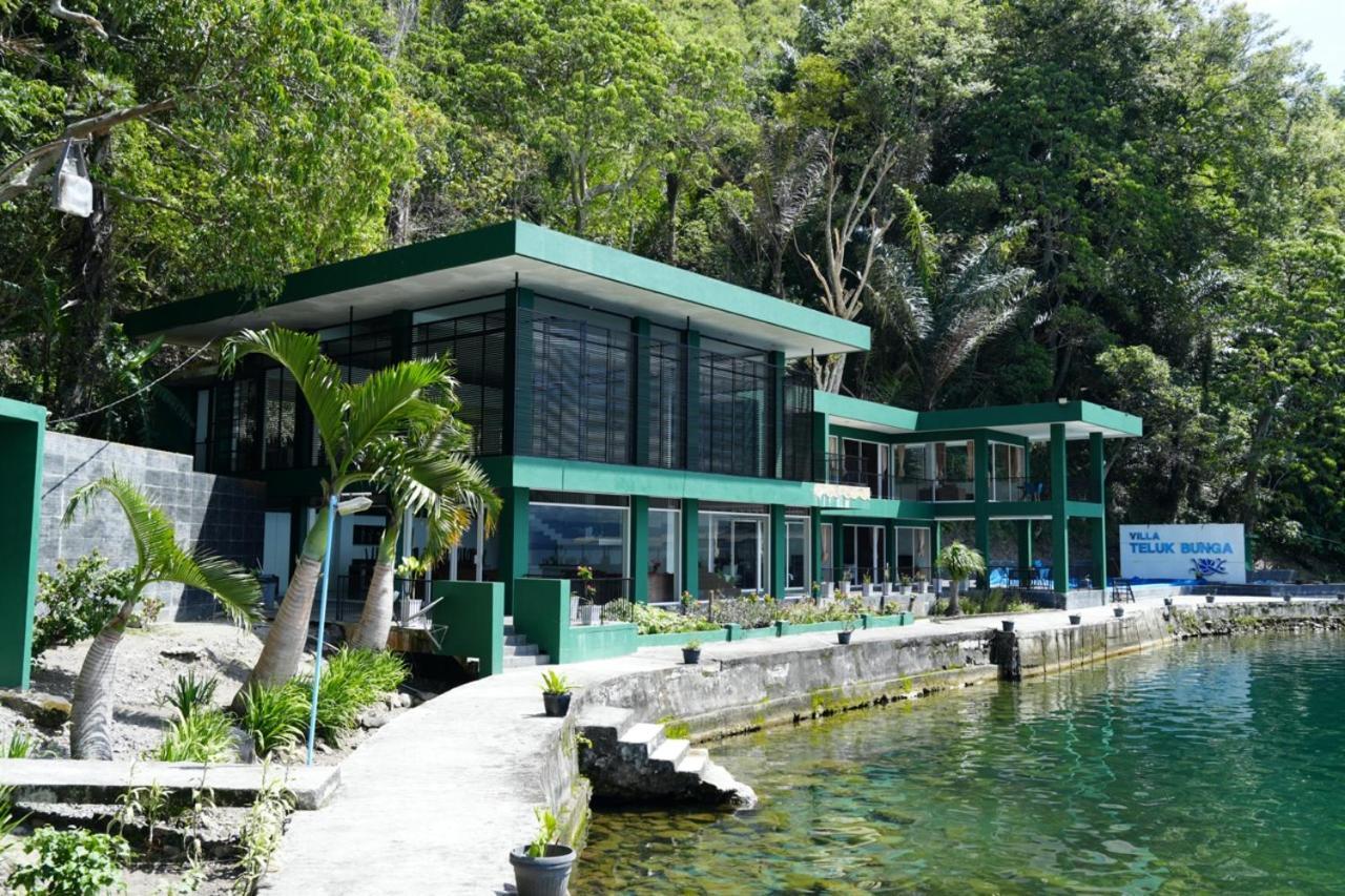 Tiara Bunga Hotel & Villa Balige Exterior photo