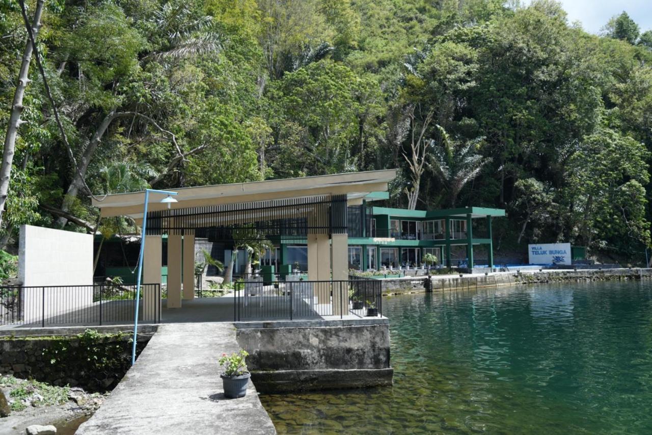 Tiara Bunga Hotel & Villa Balige Exterior photo