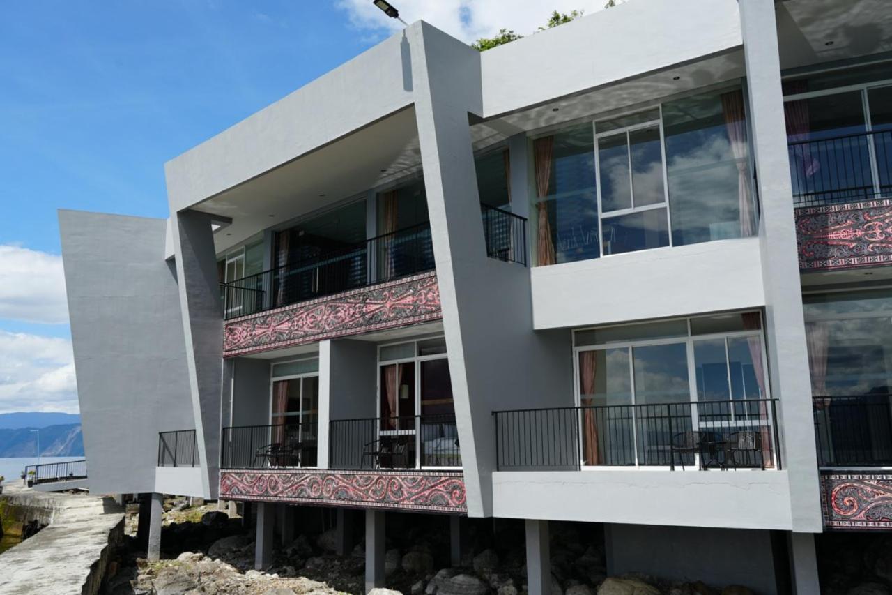 Tiara Bunga Hotel & Villa Balige Exterior photo