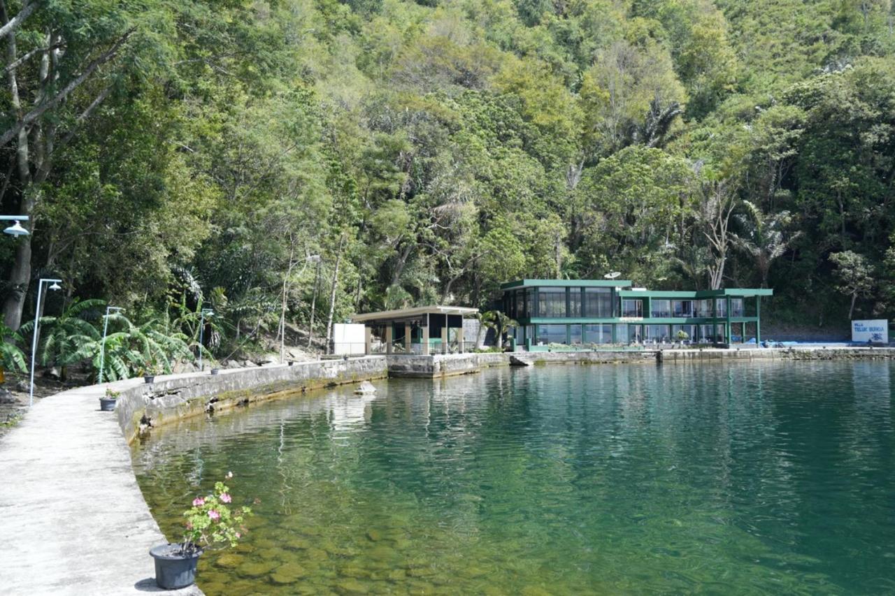 Tiara Bunga Hotel & Villa Balige Exterior photo