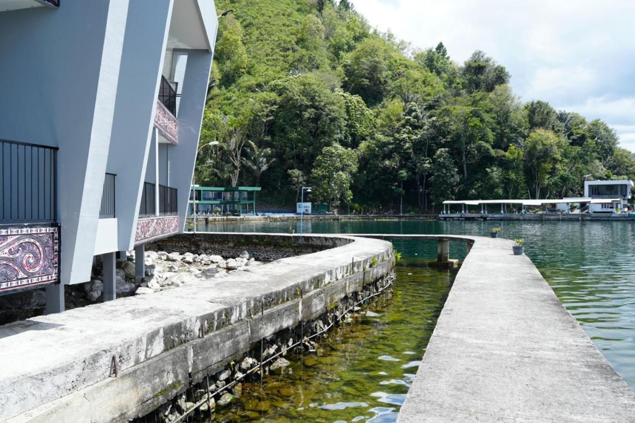 Tiara Bunga Hotel & Villa Balige Exterior photo