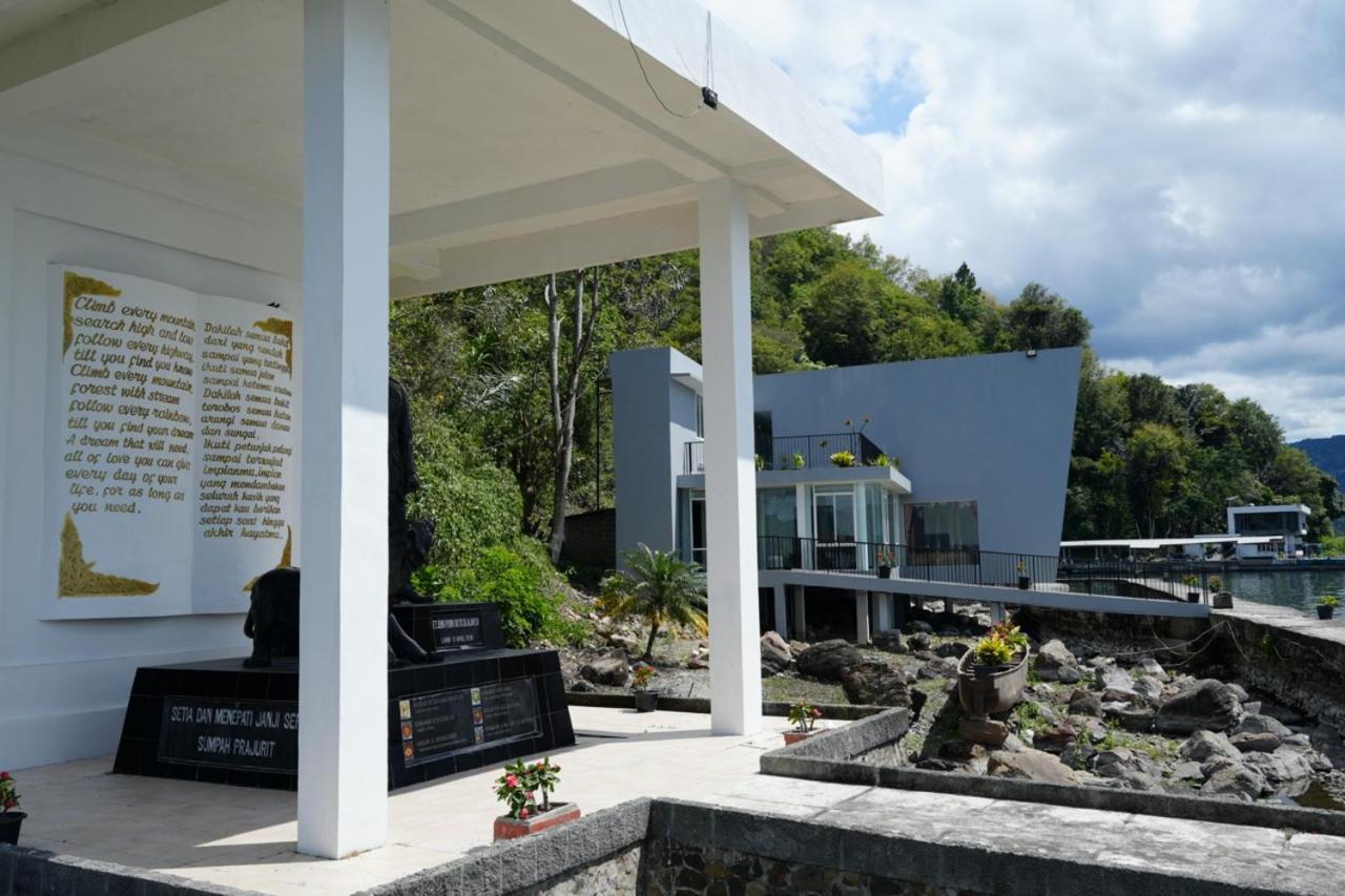 Tiara Bunga Hotel & Villa Balige Exterior photo