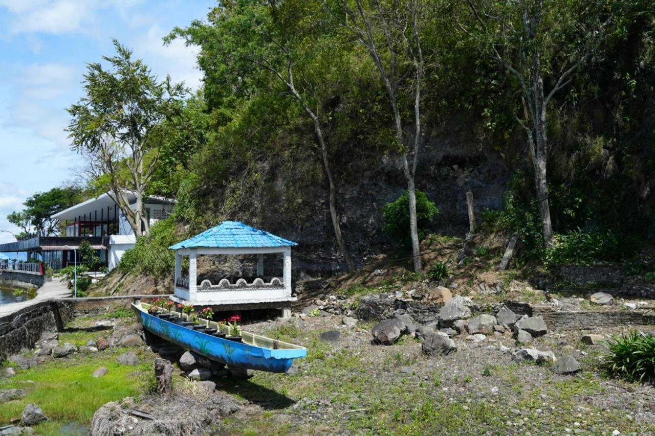 Tiara Bunga Hotel & Villa Balige Exterior photo