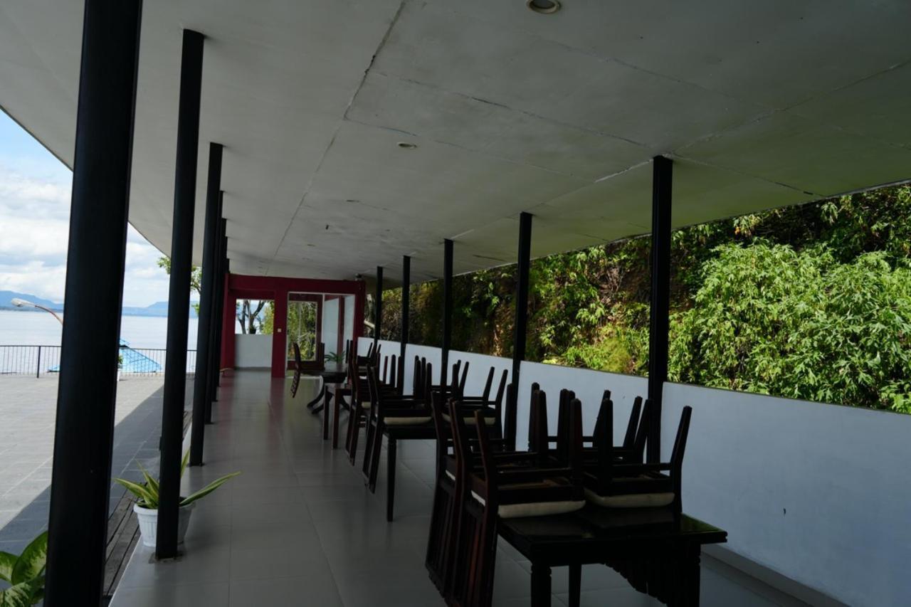 Tiara Bunga Hotel & Villa Balige Exterior photo