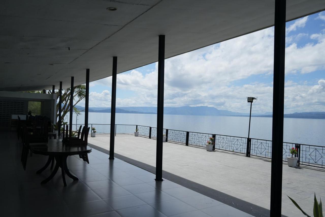 Tiara Bunga Hotel & Villa Balige Exterior photo