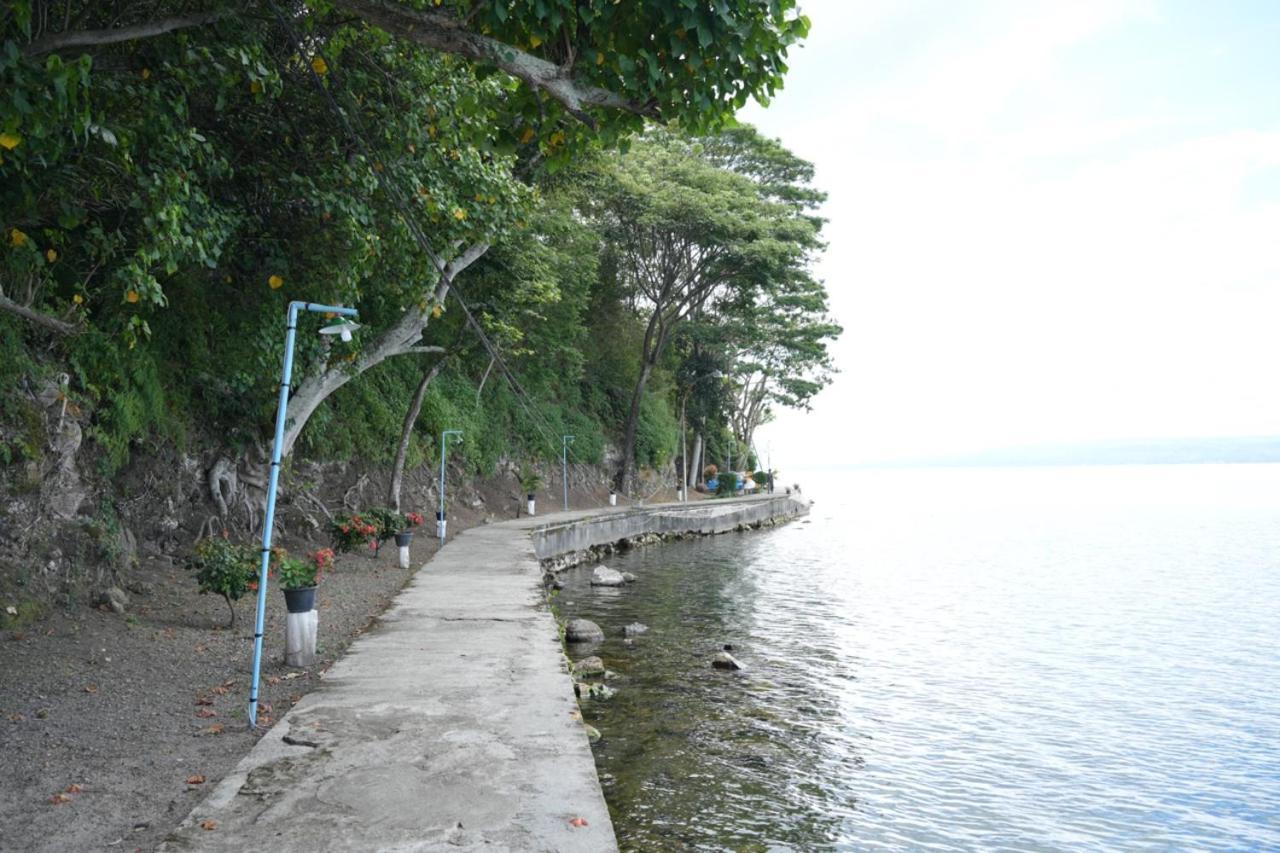 Tiara Bunga Hotel & Villa Balige Exterior photo
