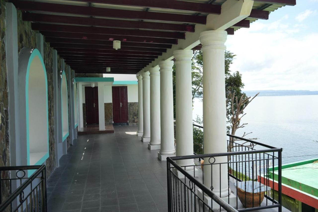 Tiara Bunga Hotel & Villa Balige Exterior photo
