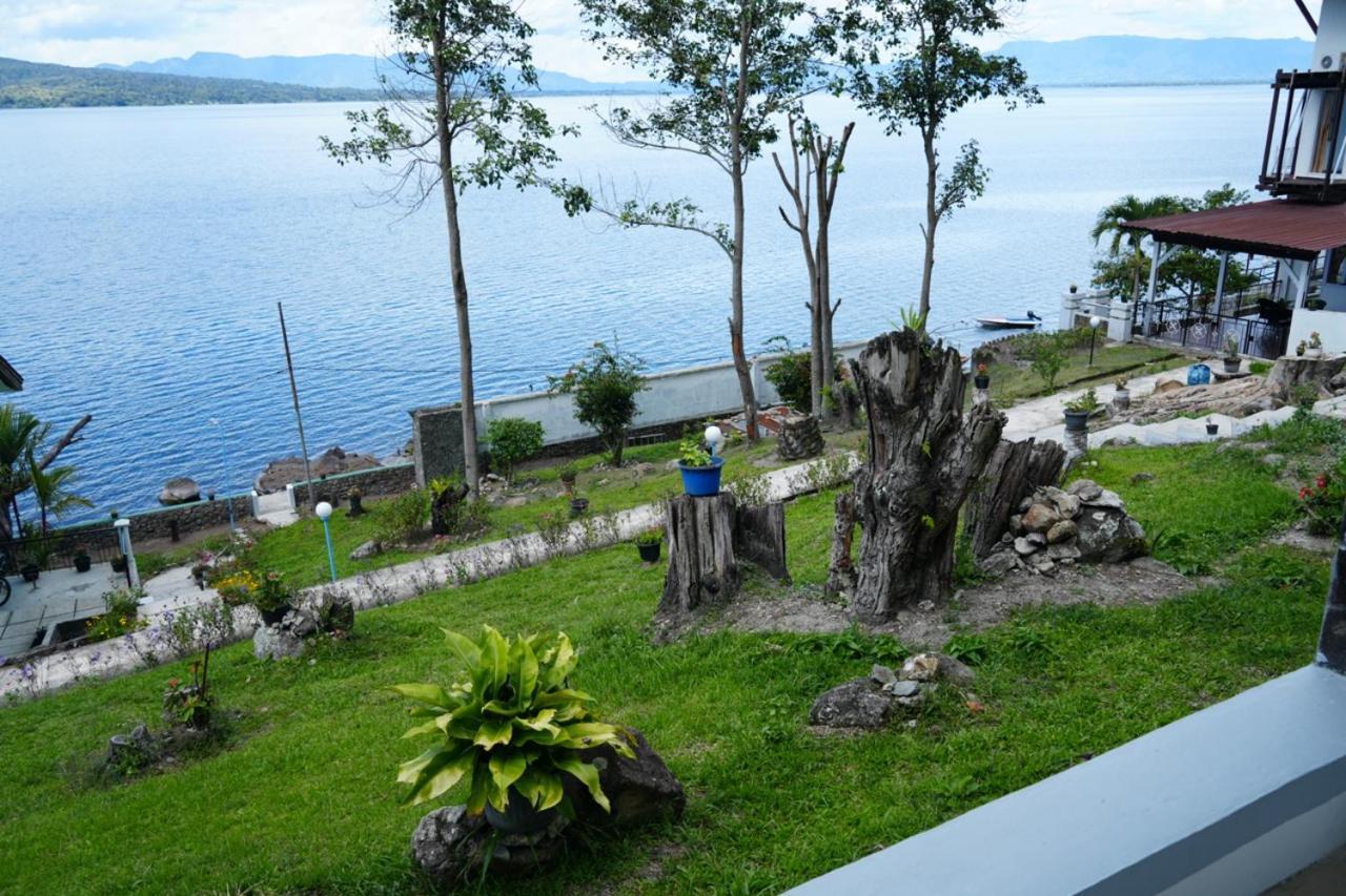 Tiara Bunga Hotel & Villa Balige Exterior photo