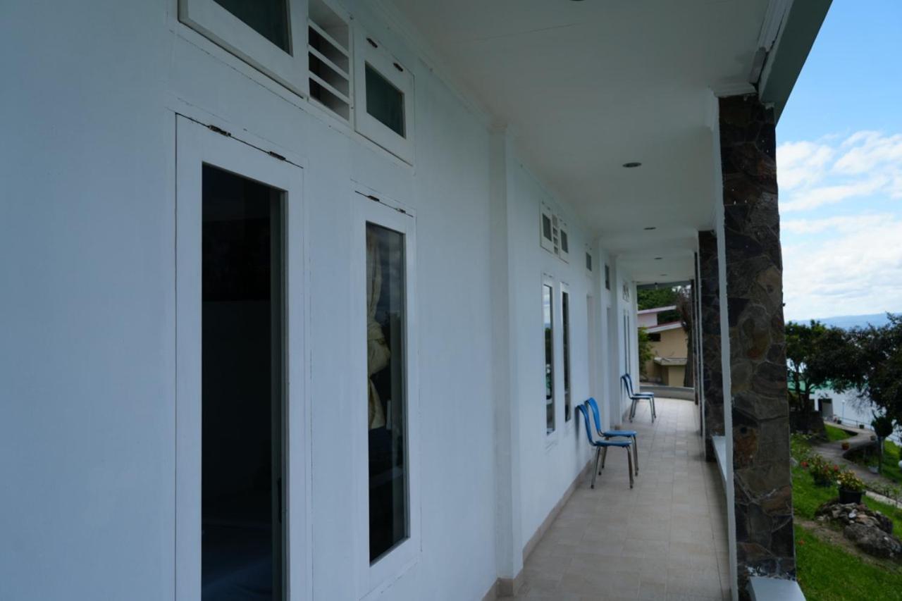 Tiara Bunga Hotel & Villa Balige Exterior photo